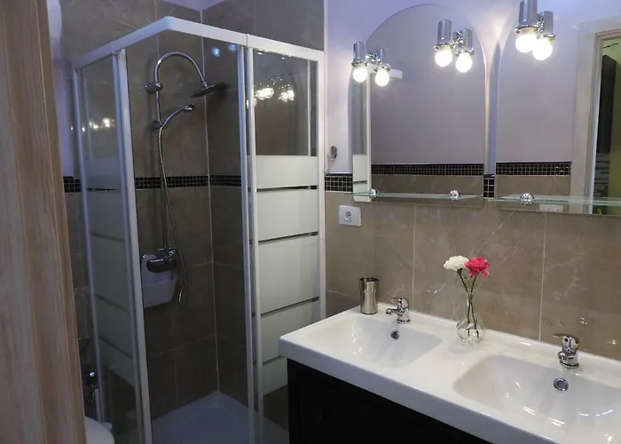 Будинок відпочинку Flores 4 *